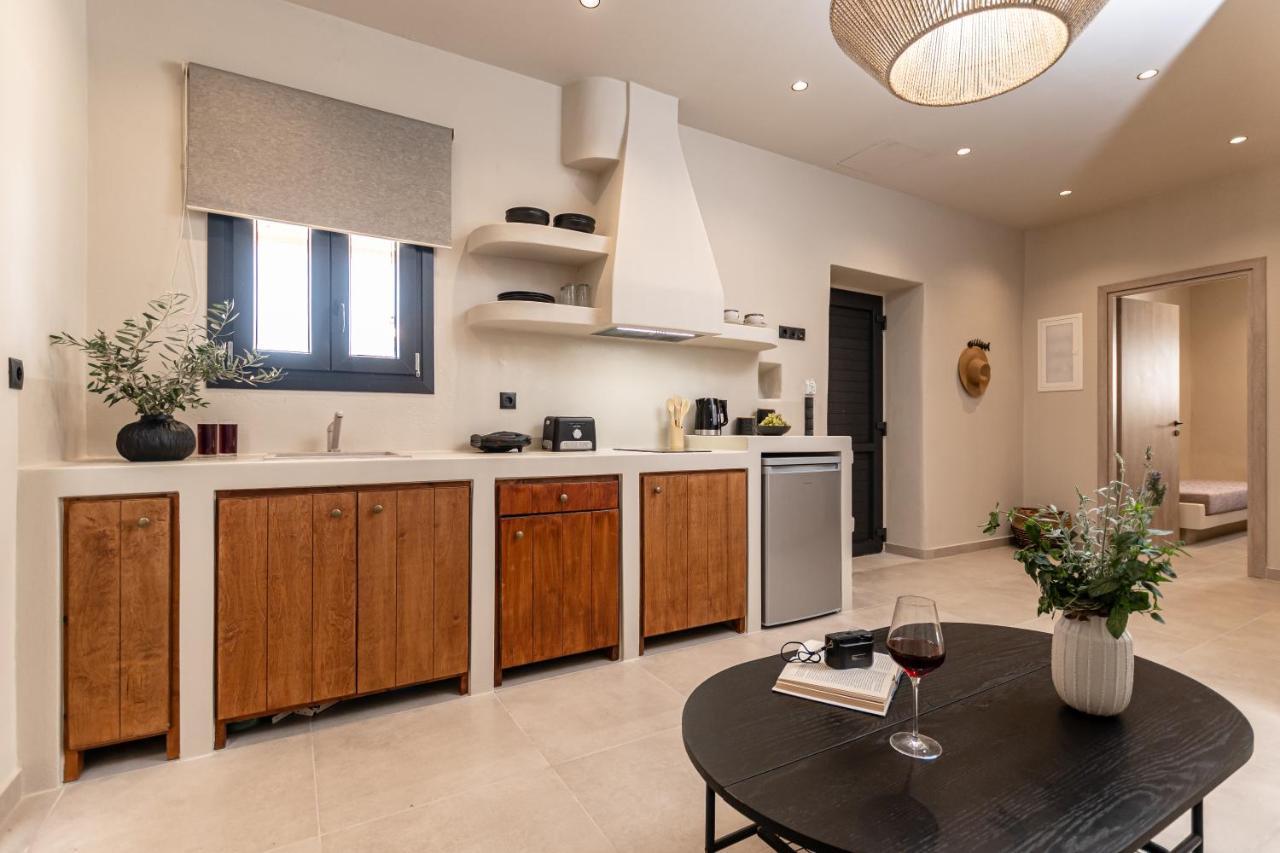 Golden With Private Pool * Vivlos