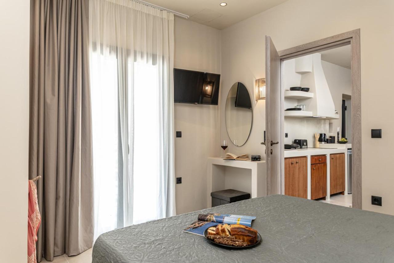 Golden With Private Pool * Vivlos
