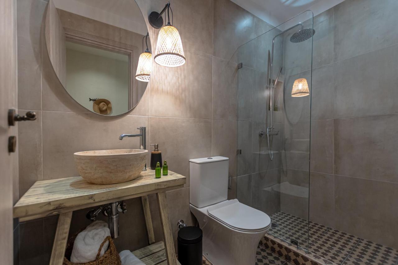 Golden With Private Pool * Vivlos